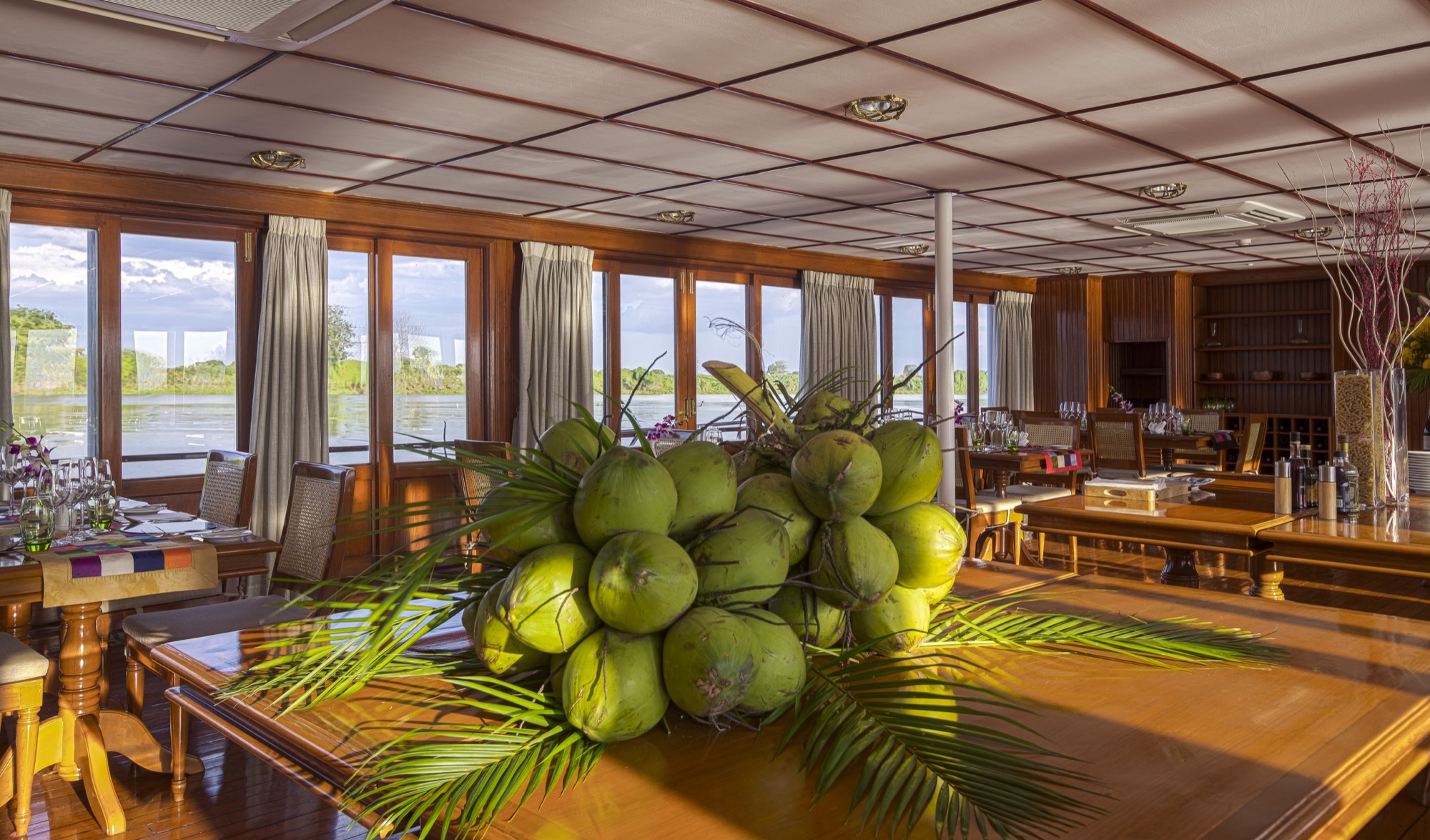 Pandaw RV Mekong Pandaw Restaurant 9.jpg